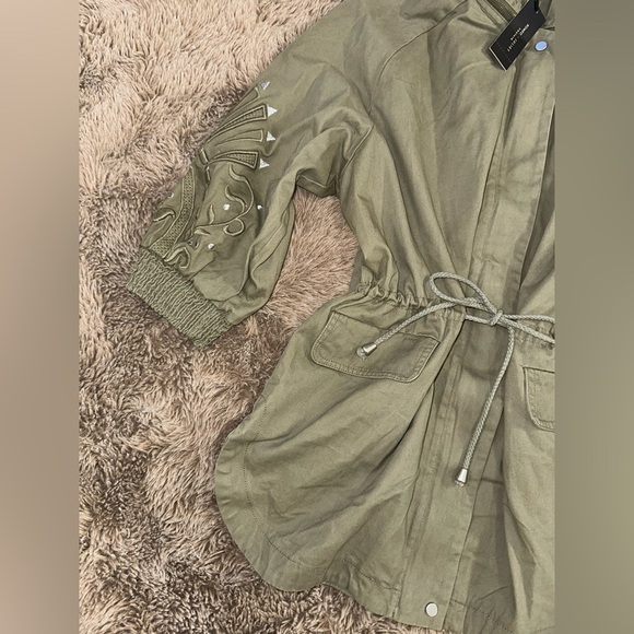 Romeo & Juliet Couture Vented Jacket - Picture 2 of 16